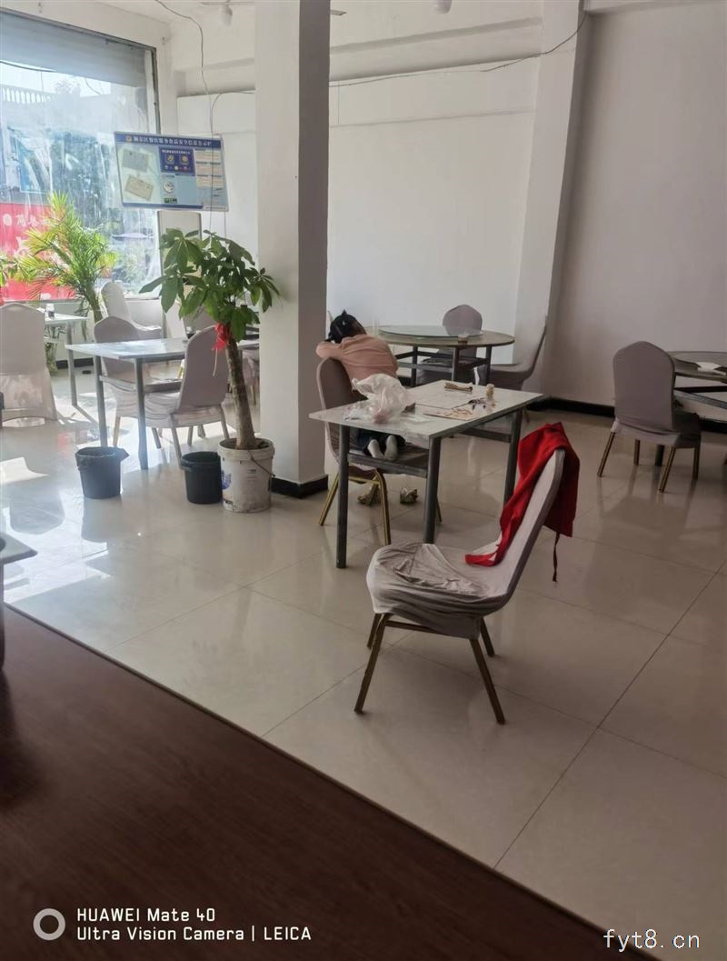 正午农商行对面3间大门面转让